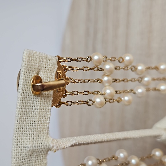 Vintage Richlieu Clip Earrings - Picture 3 of 5